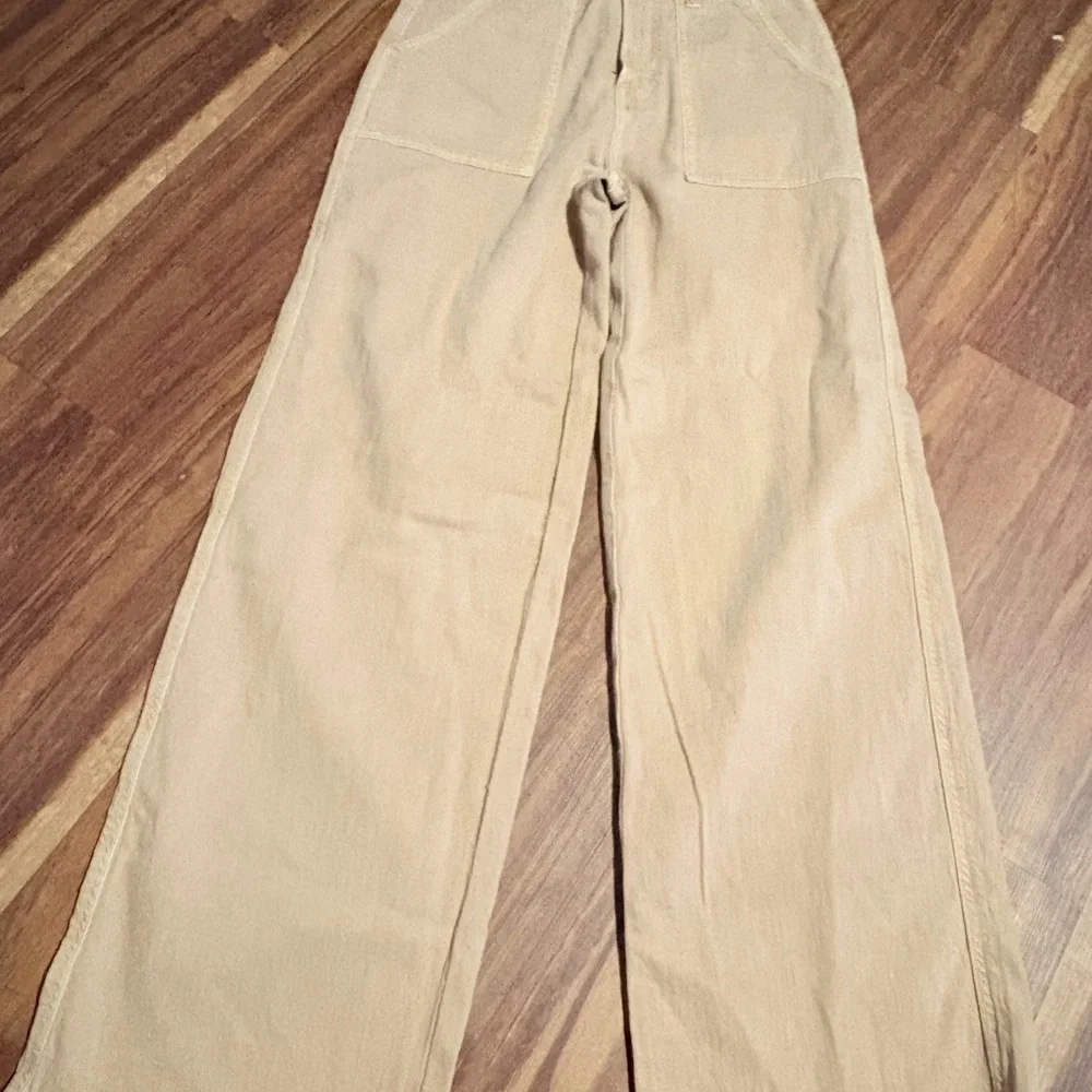 American Eagle Outfitters Tan Chinos for Effortless Style - Picture 3 of 4